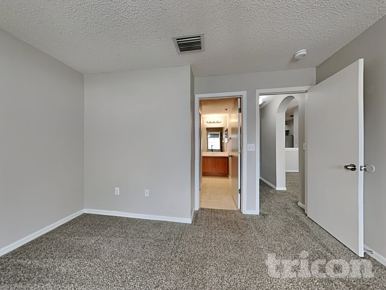 Building Photo - 4307 Country Hills Blvd