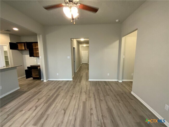 Building Photo - 4721 Highmont Dr