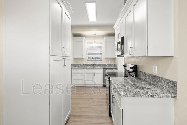 Building Photo - 825 Heritage Pl
