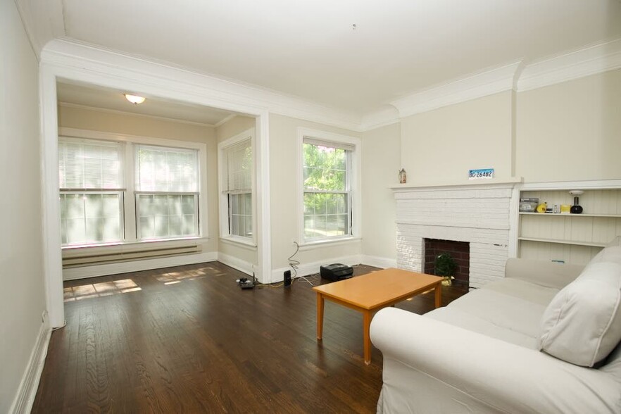 Building Photo - 945 Judson Ave
