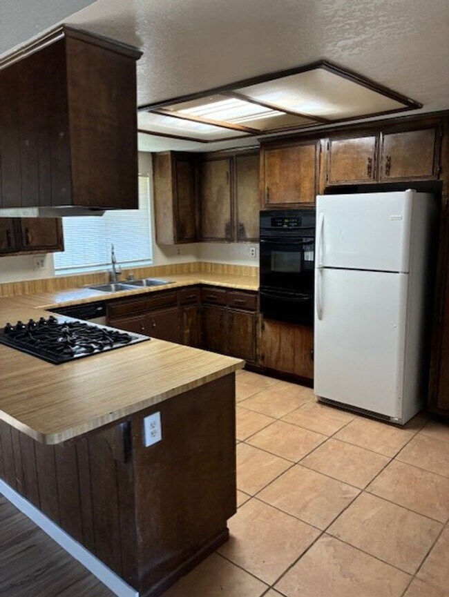 Building Photo - 21331 Rider St