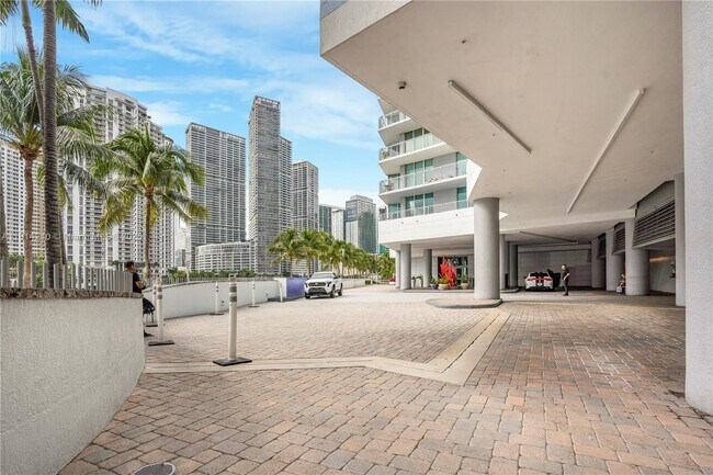 Building Photo - 335 S Biscayne Blvd