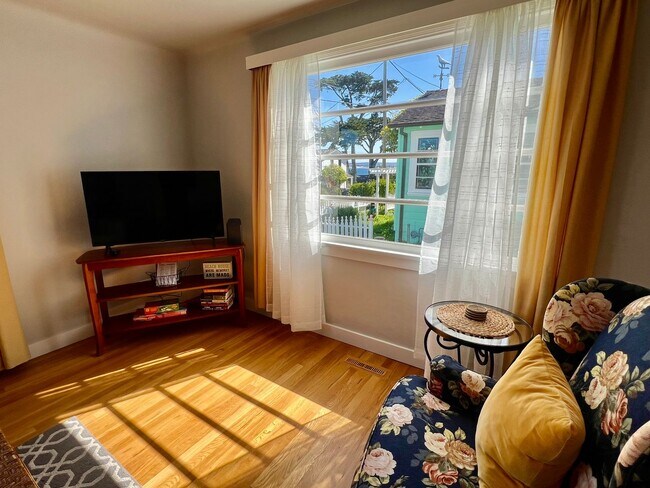 Building Photo - Charming Furnished Home in PG!