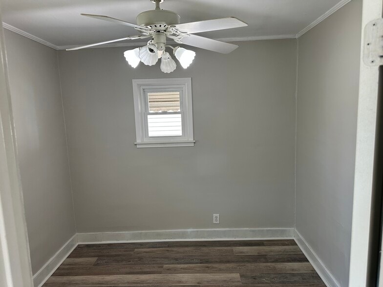 Front Bedroom 9x9 - 334 W Milton Ave