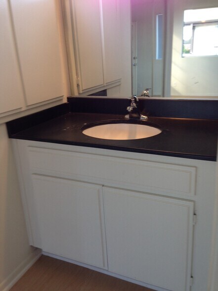 Building Photo - 7665 Fountain Ave