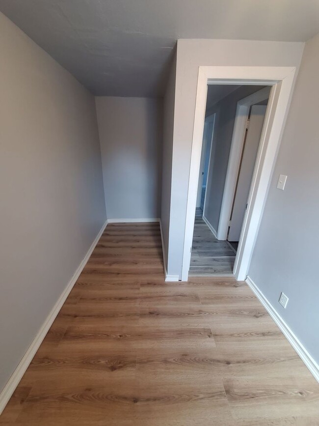 Building Photo - 159 S 78th St