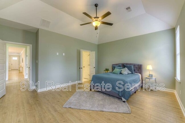 Building Photo - 1074 Faxon Ave