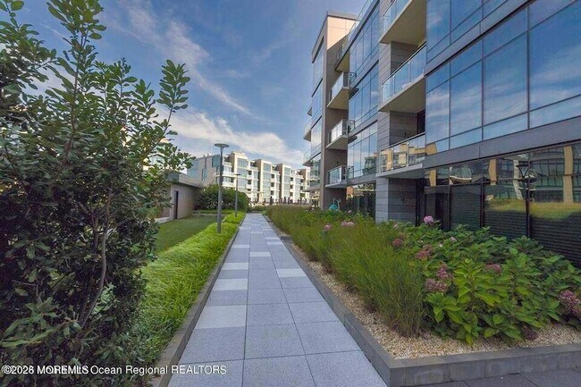 Building Photo - 15 Morris Ave