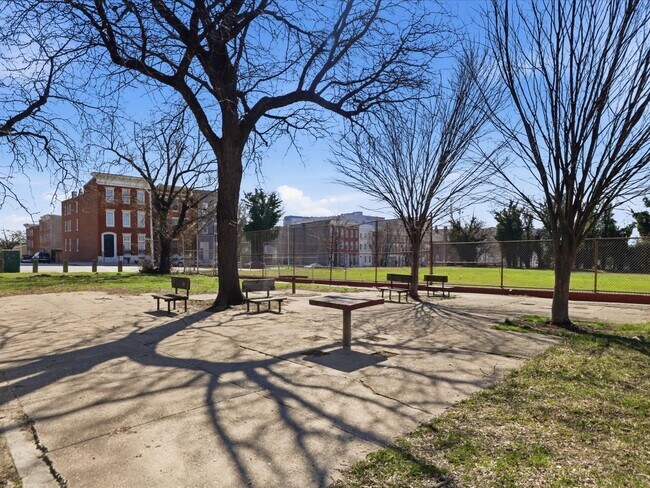 Building Photo - Charming Spacious Baltimore Rowhome