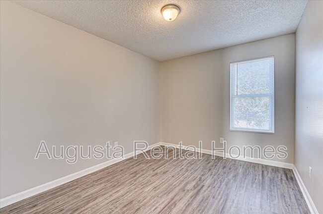 Building Photo - 170 Chalet North CT