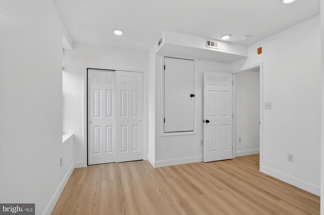 Building Photo - 712 N American St