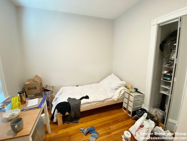 Building Photo - 108 Buttonwood St