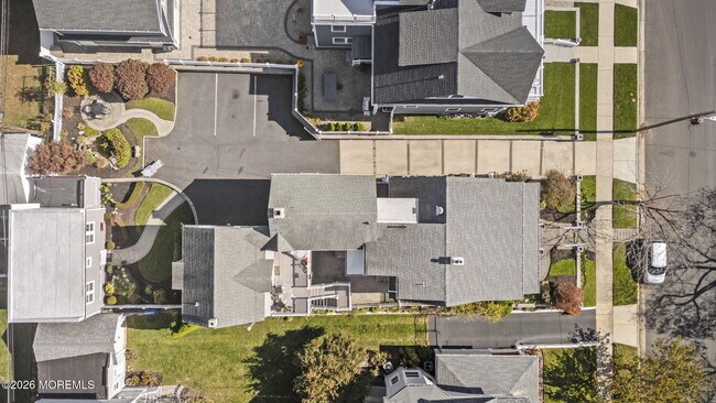 Building Photo - 208 4th Ave