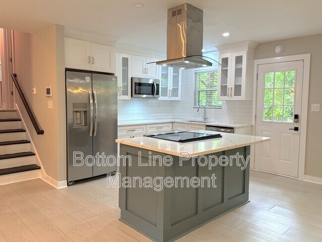 Building Photo - 4117 Oak Forest Dr