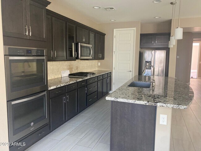 Building Photo - 1945 W Yellowstone Way