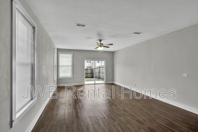 Building Photo - 834 4th Ave S