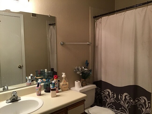 Building Photo - 2 Bedrm (Tradewinds) Condo For Rent ***SEE...