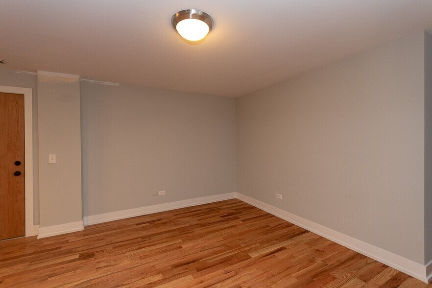 Building Photo - 562 W Arlington Pl