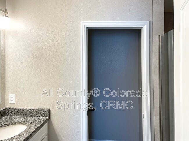 Building Photo - 610 Thimbleberry Point