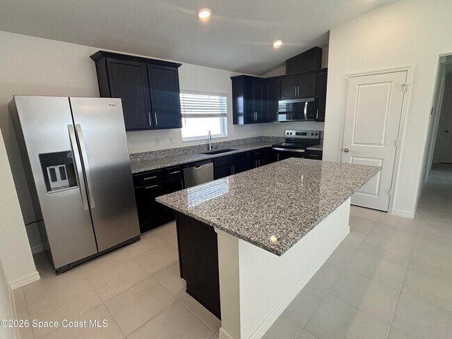 Building Photo - 641 Hugo SE Dr