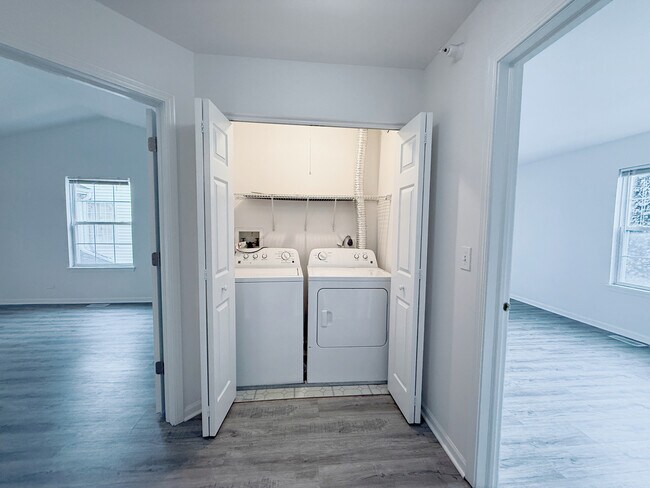 Building Photo - 2554 Dickens Dr