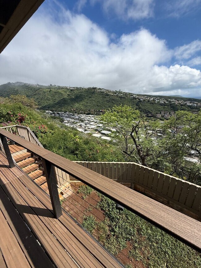 Building Photo - Luxury Hillside Home with Panoramic Kahala Beach Views – $8,000/month