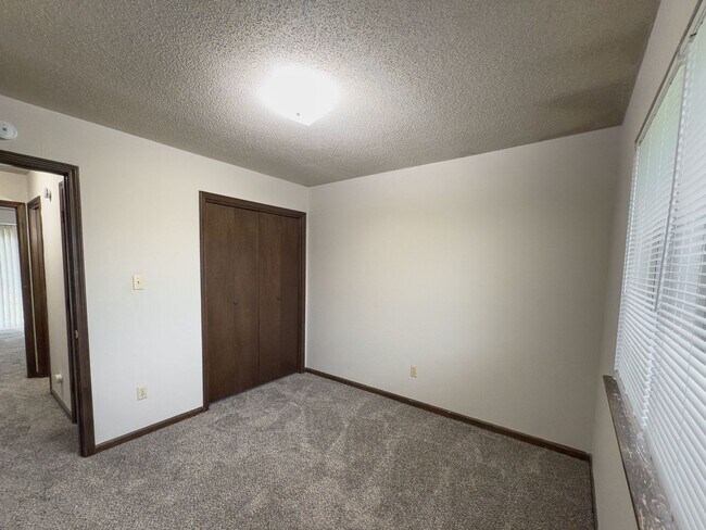 Building Photo - 2447-2447 E Heying Dr