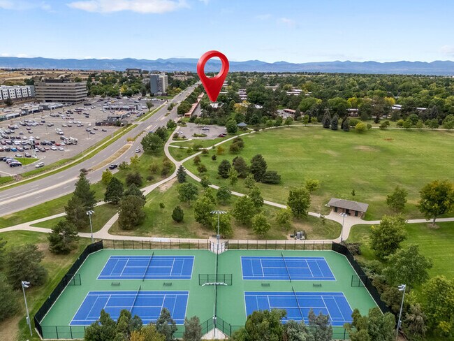 Building Photo - Recently updated 2 bedroom condo with upgr...