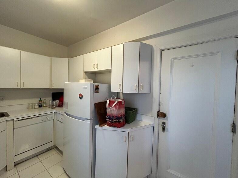 Building Photo - 5056 N Marine Dr