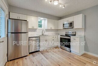 Building Photo - 620 Maplewood Ln