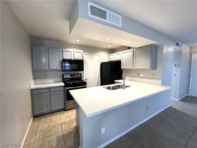Building Photo - 7570 W Flamingo Rd