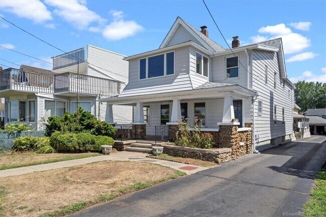 Building Photo - 223 Townsend Ave