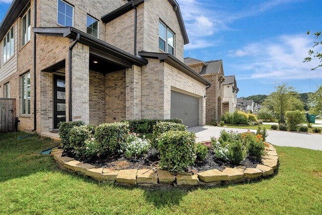 Building Photo - 360 Mallorn Ln