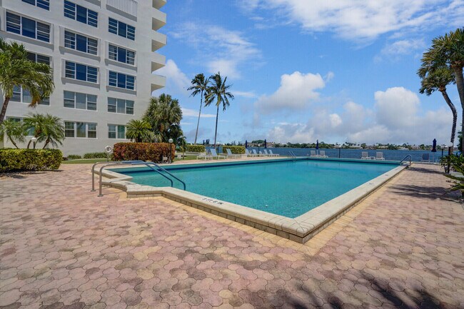 Building Photo - 2800 N Flagler Dr
