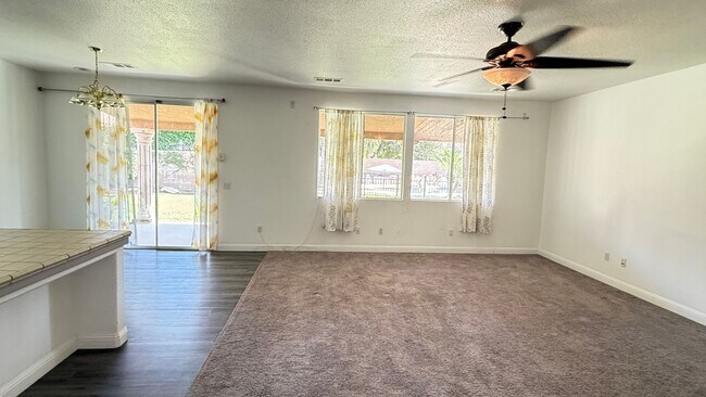 Building Photo - 3 Bedroom, 2 Bathroom Home with Pool locat...
