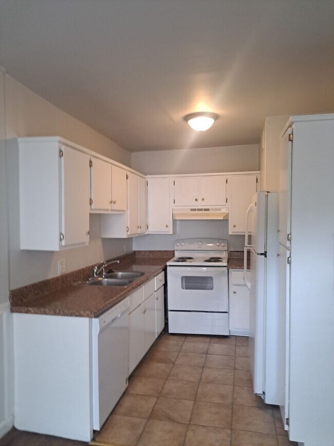 Building Photo - 246 White Bridge Rd