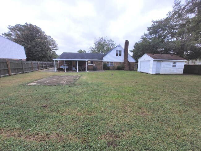 Building Photo - Spacious 5-Bedroom Home in Virginia Beach ...