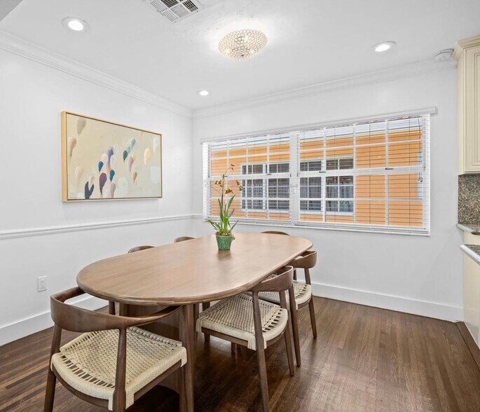 Building Photo - 300 Manor Pl