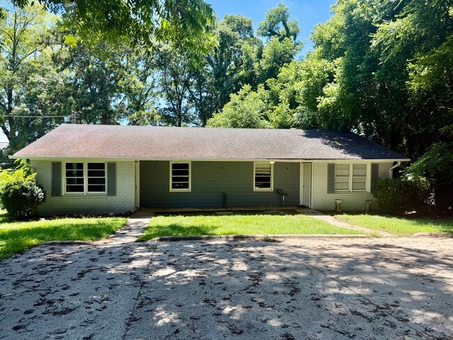 Building Photo - 125 Trio Ln