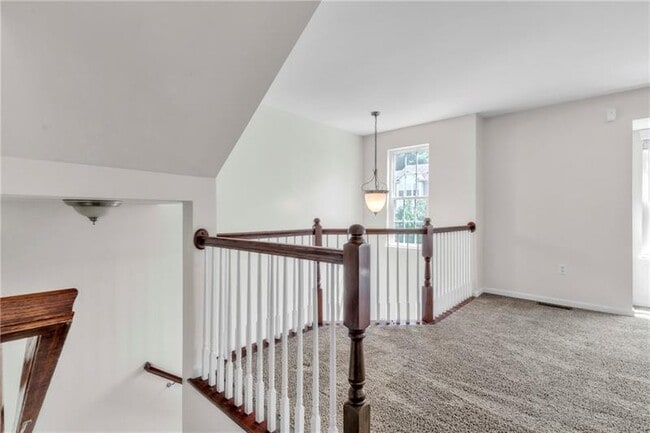 Building Photo - 305 Broadstone Dr