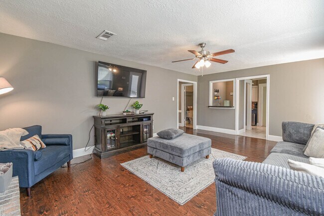 Building Photo - 11307 Canyon Trail Dr