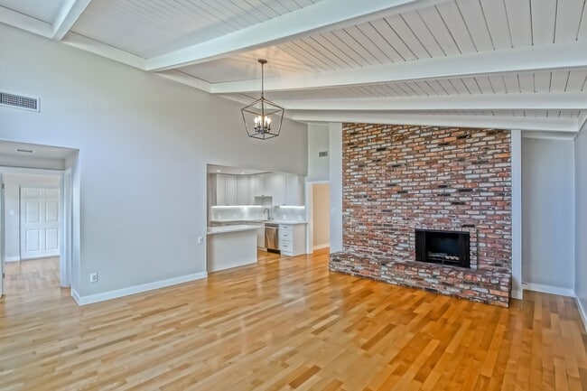 Building Photo - NEWLY REMODELED, BRIGHT & AIRY HOLLYGLEN HOME W/ REAR YARD/PATIO, 2 LIVING AREAS & BRAND NEW KITC...