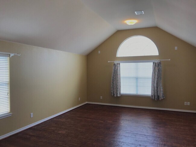 Building Photo - 2605 Gull Lake Dr