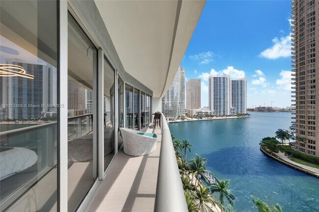Building Photo - 465 Brickell Ave