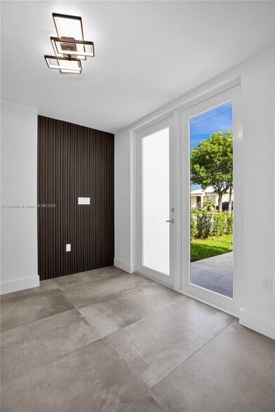 Building Photo - 3431 SW 16th Ter