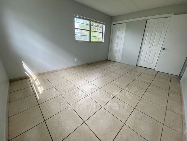 Building Photo - 3204 Louisiana Ave