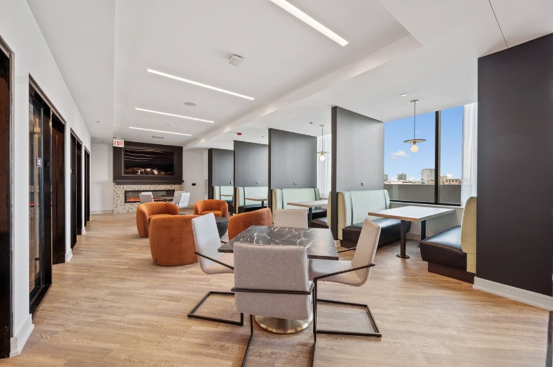 Building Photo - 811 N Cambridge Ave