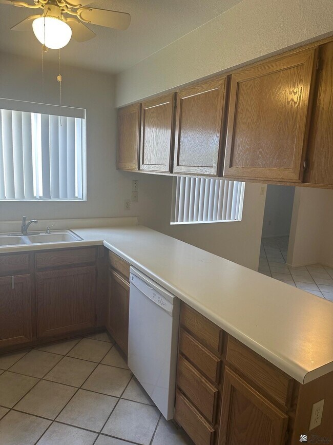 Building Photo - 1605 W Santa Maria Way