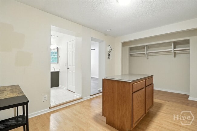 Building Photo - 332 Woodley Rd