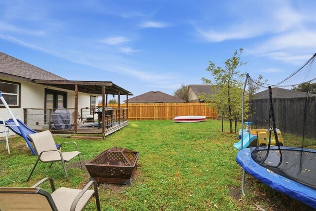 Building Photo - 411 Copper Ln